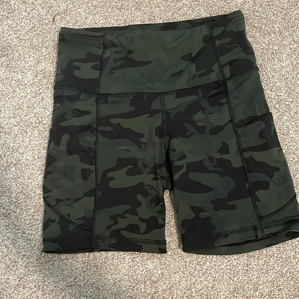 LIKE NEW Lululemon biker shorts